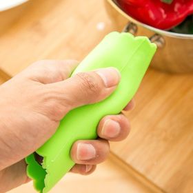 Manual Peeler Household Kitchen Garlic Press (Color: green)